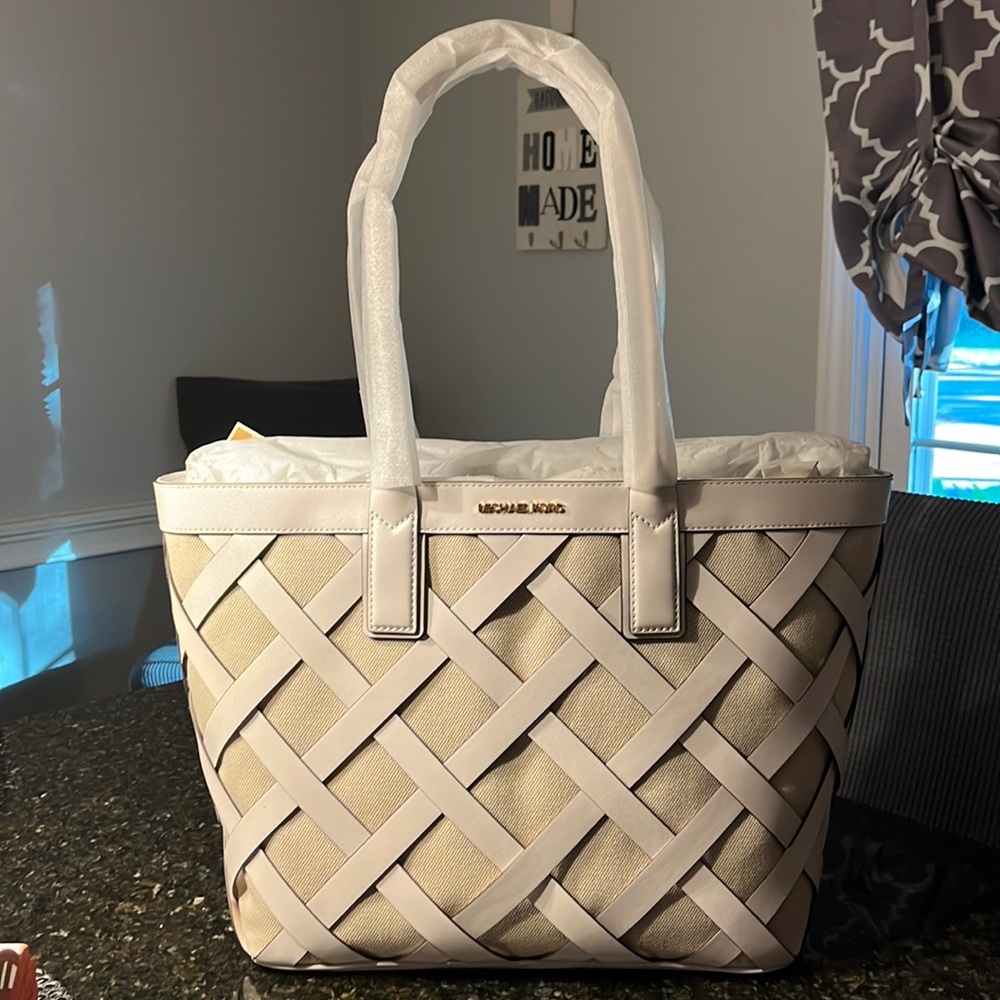 🔥PRICE DROP🔥. New Michael Kors Sienna Optic White Large Shoulder Tote